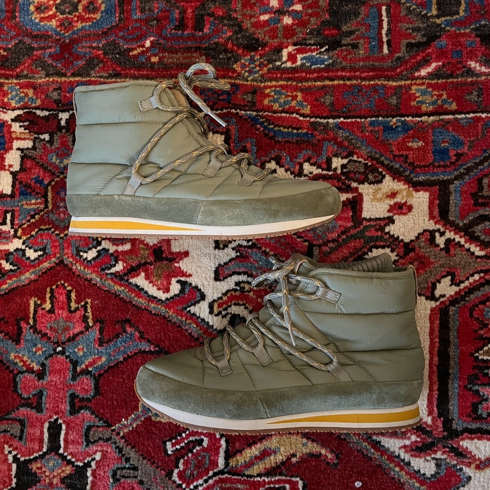 Teva Ember Lace Boot Size 9